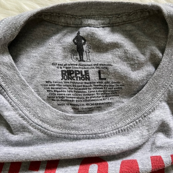 Elf! OMG! Santa! I Know Him! Gray T-Shirt - Picture 3 of 3